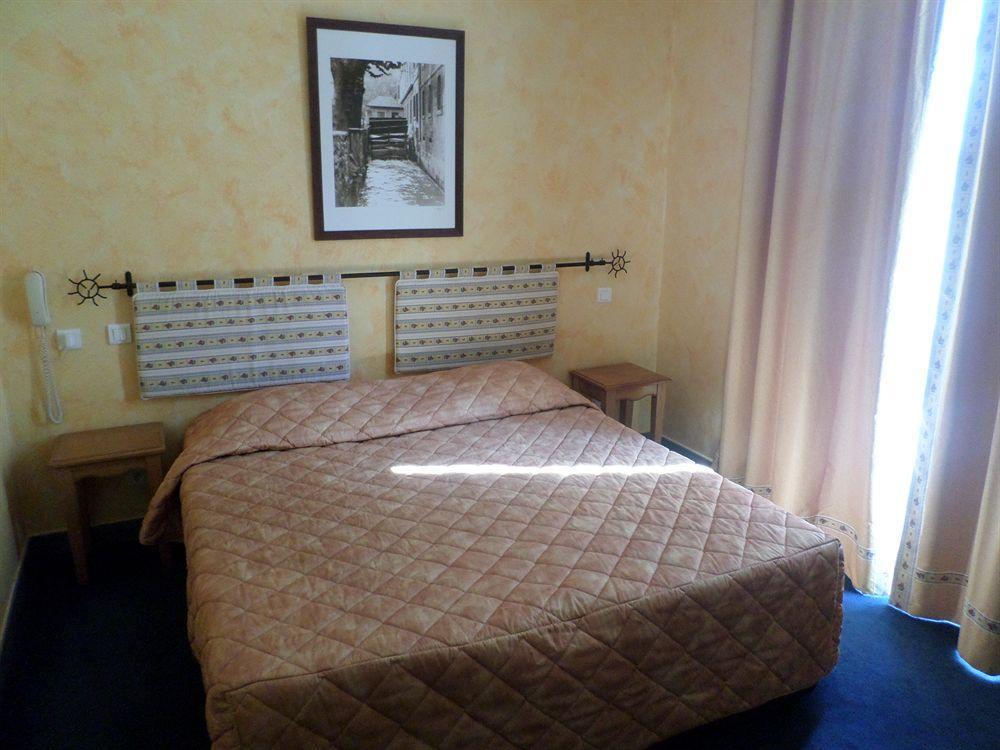 Brit Hotel Acacias Arles Kültér fotó