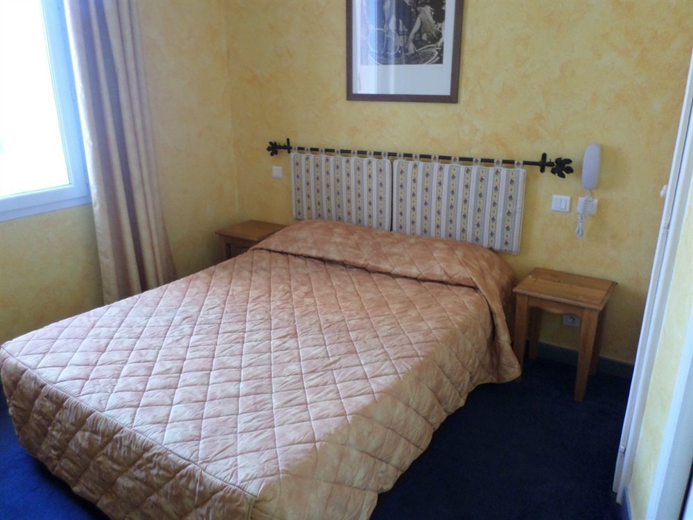 Brit Hotel Acacias Arles Kültér fotó