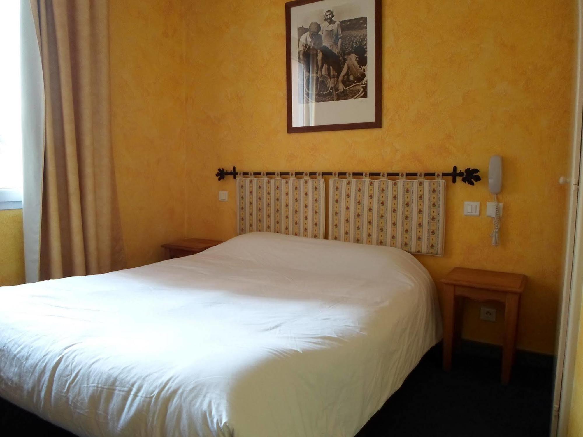 Brit Hotel Acacias Arles Kültér fotó